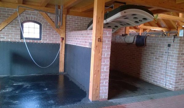 Dalle caoutchouc kraiburg Walkpro pour douches chevaux intérieures